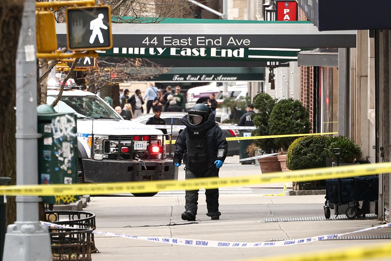 An NYPD officer wearing an Explosive Ordnance Disposal (EOD) suit investigates a block of the Upper East Side of Manhattan, New York, United States, March 8, 2026. (AFP Photo)