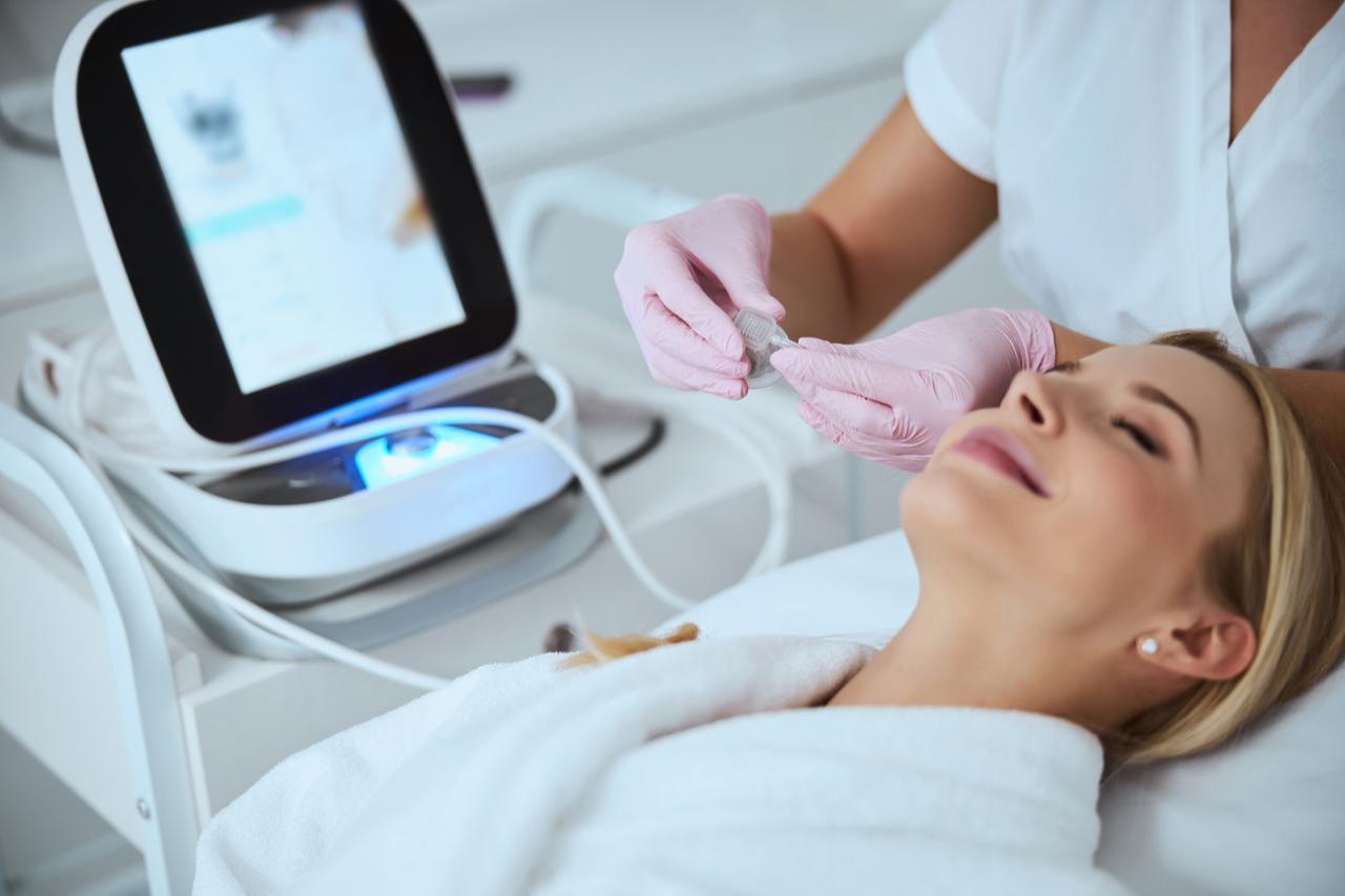 A woman undergoing a cosmetic skin procedure at a licensed beauty clinic. (Adobe Stock Photo)