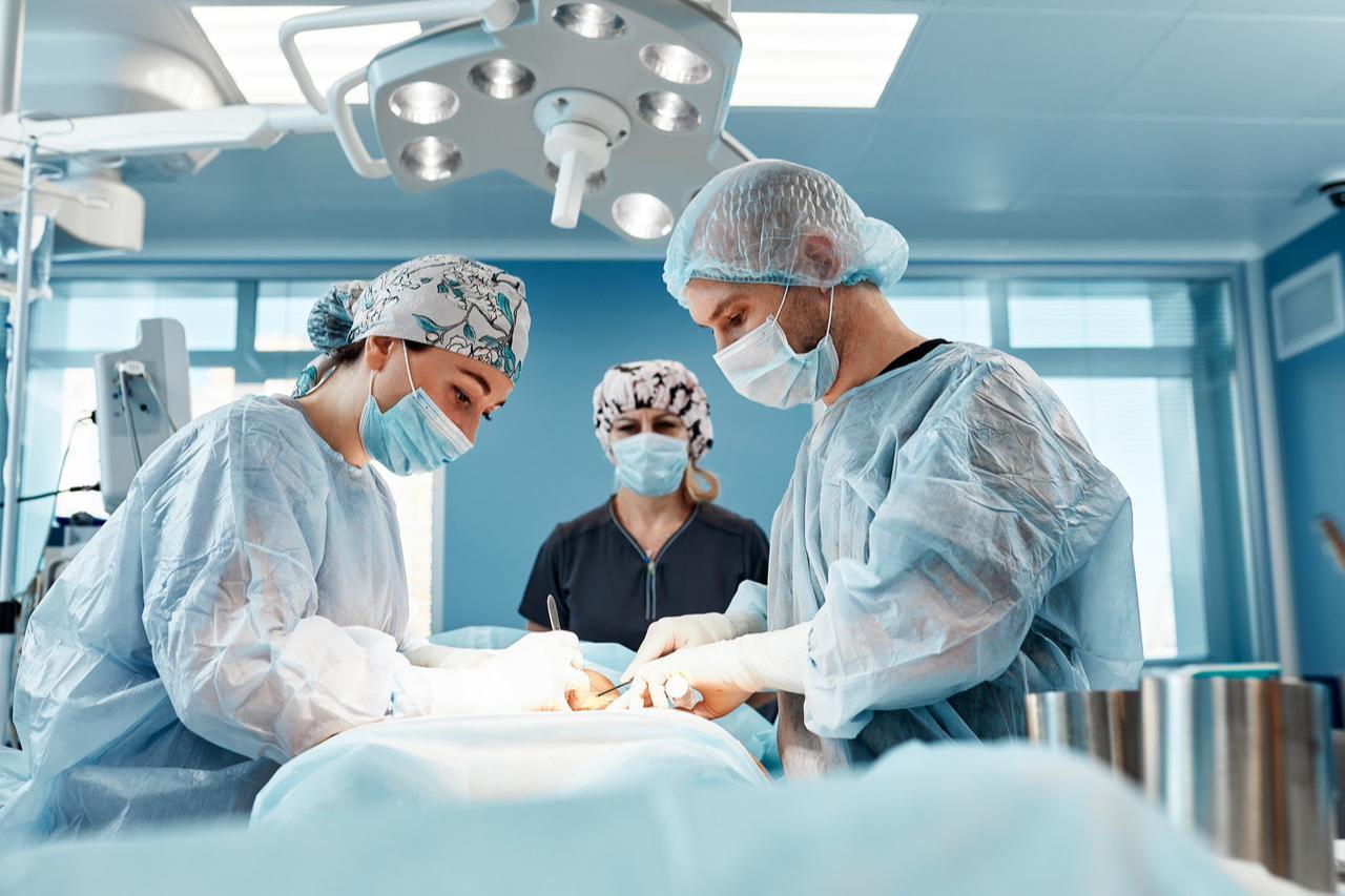 Doctors performing surgery in the hospital, accessed on August 23, 2024. (Adobe Stock Photo)