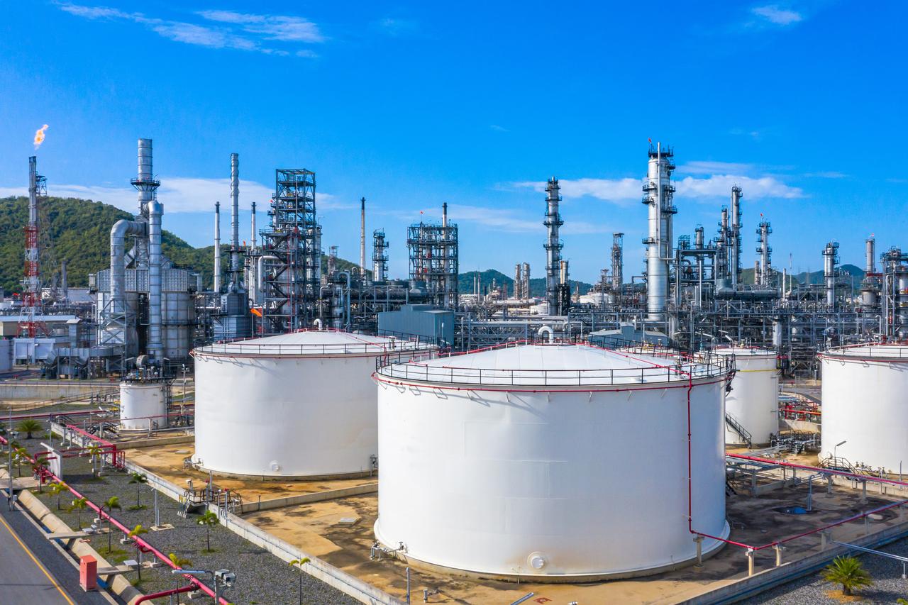 Oil slips below $100 as European gas prices fall 5% on Iran deal hopes