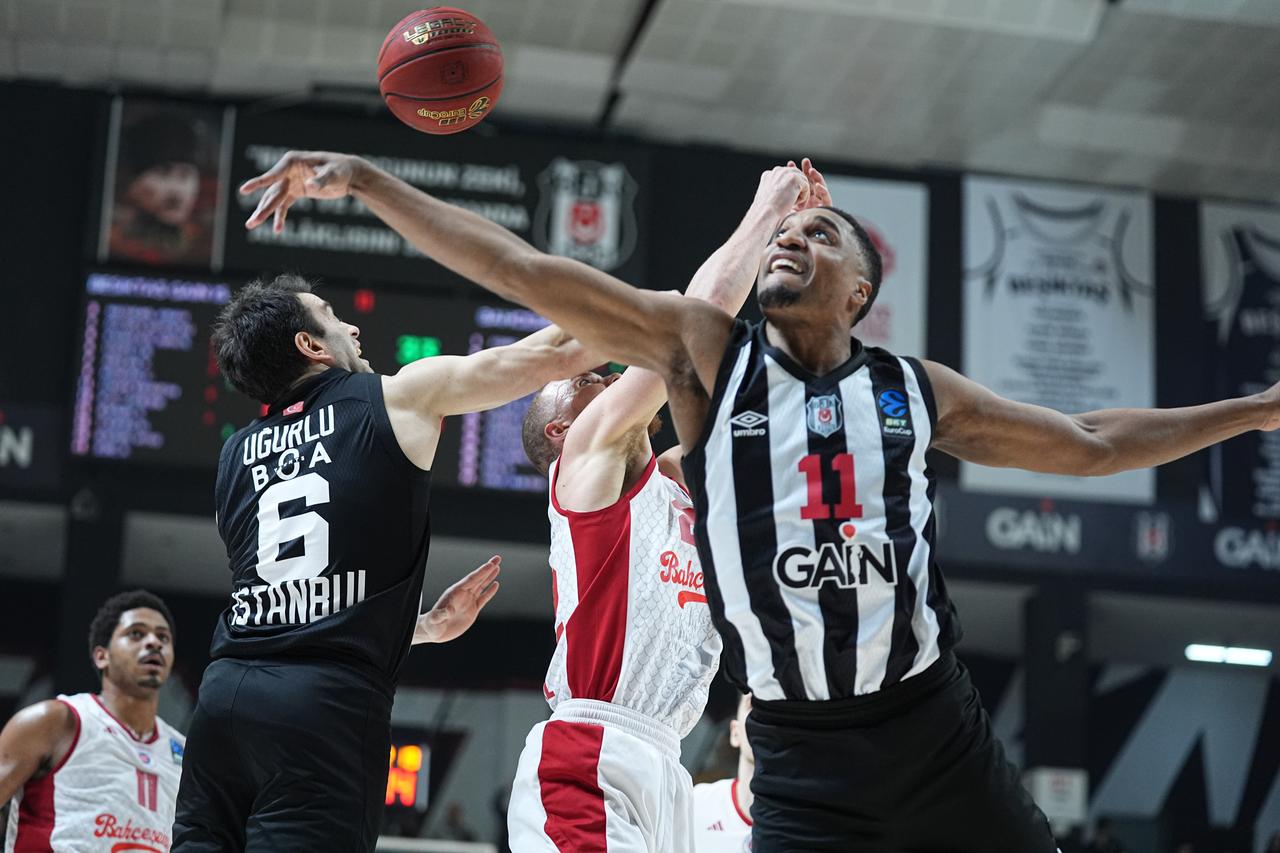 Besiktas GAIN player Brynton Lemar (11) battled Bahcesehir Koleji player Malachi Emmanuel Flynn at BJK GAIN Sports Hall in Istanbul, Türkiye, March 31, 2026. (AA Photo)