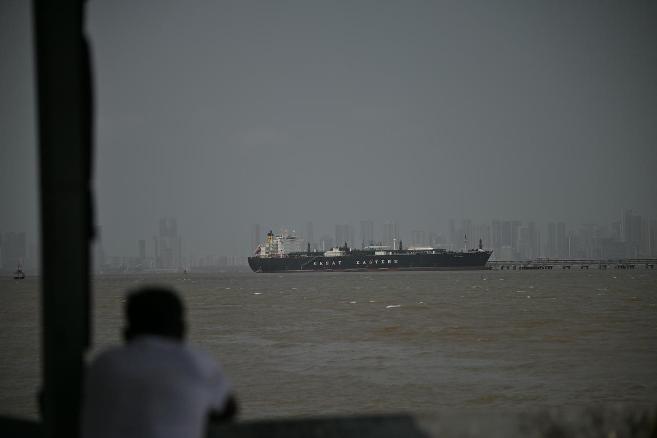The LPG carrier Jag Vasant, transporting liquefied petroleum gas, after passing through the Strait of Hormuz, is seen at the Mumbai Port in Mumbai, India, April 1, 2026. (AA Photo)