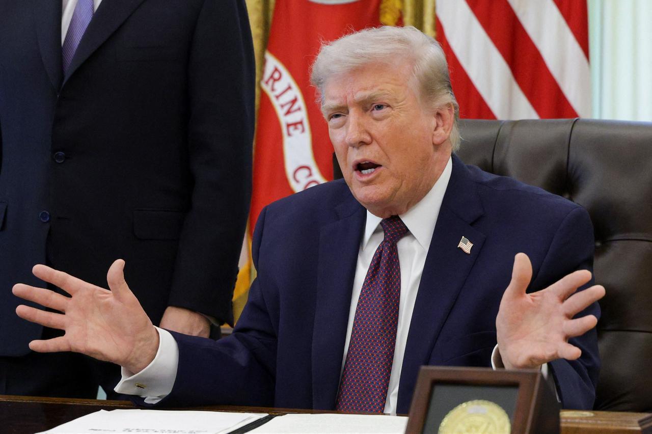 U.S. President Donald Trump speaks before signing an executive order to limit mail-in voting in the Oval Office of the White House on March 31, 2026 in Washington, DC. (AFP Photo)