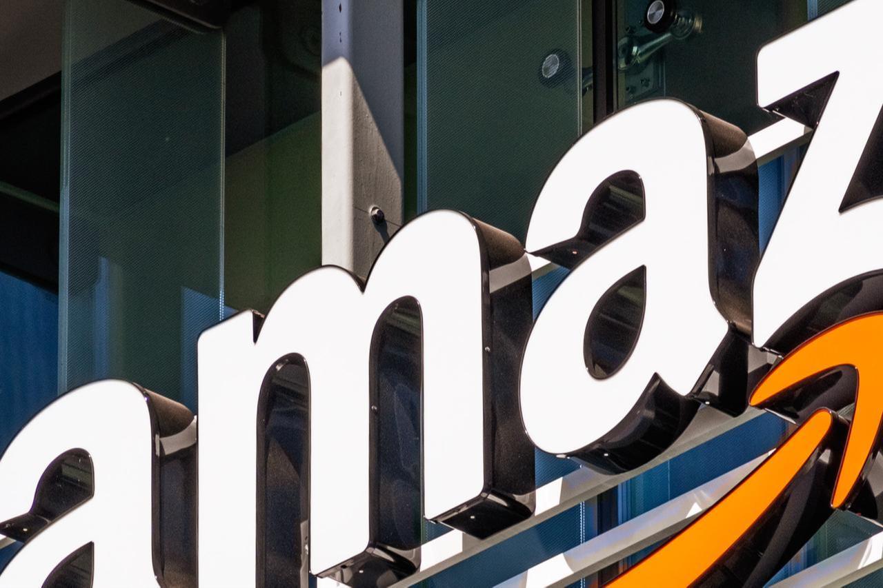 Amazon logo on the facade of one of their office buildings located in Silicon Valley, San Francisco, USA, July 26 2019 (Adobe Stock Photo)