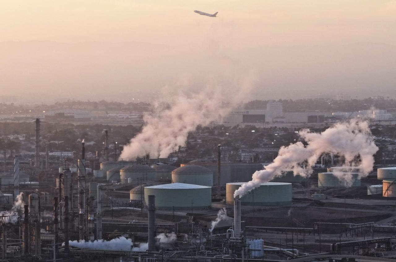 An aerial view of the Chevron EL Segundo refinery, one of the largest petroleum processing facilities in California, as a plane takes off from LAX on April 8, 2026 as seen from above Manhattan Beach, California. (AFP Photo)