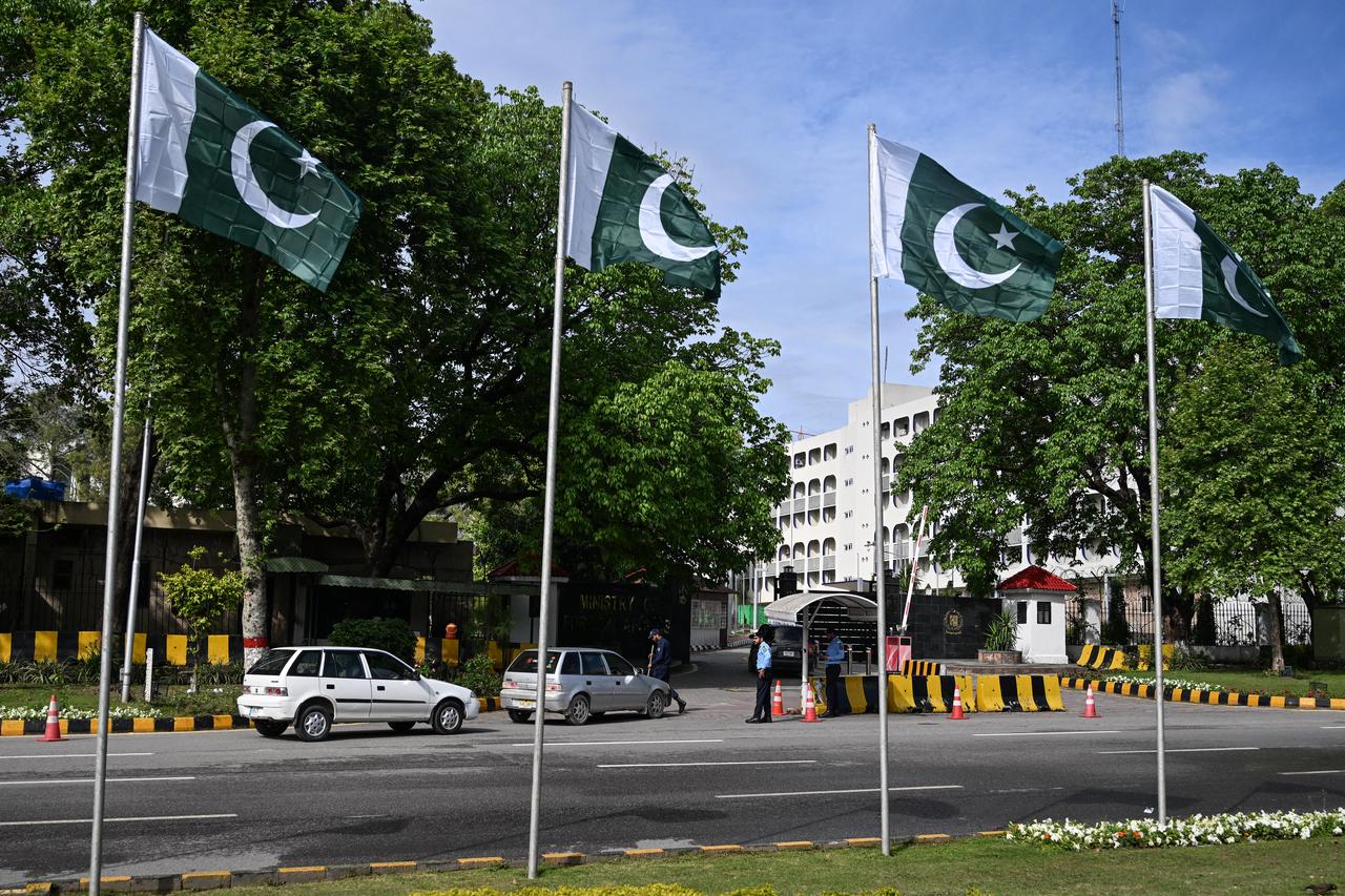 Security personnel inspect vehicles entering the Foreign Ministry office in Islamabad on April 9, 2026. (AFP Photo)
