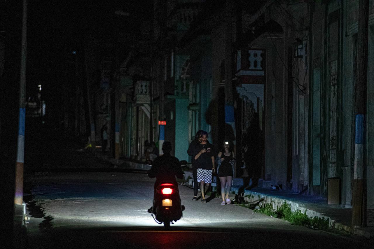 A motorcyclist rides on a dark street during a blackout in Matanzas, Cuba, on April 6, 2026. (AFP Photo)