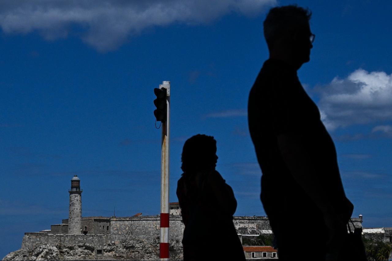 View of traffic lights at the coastline of Havana, Cuba during a blackout on March 16, 2026. (AFP Photo)