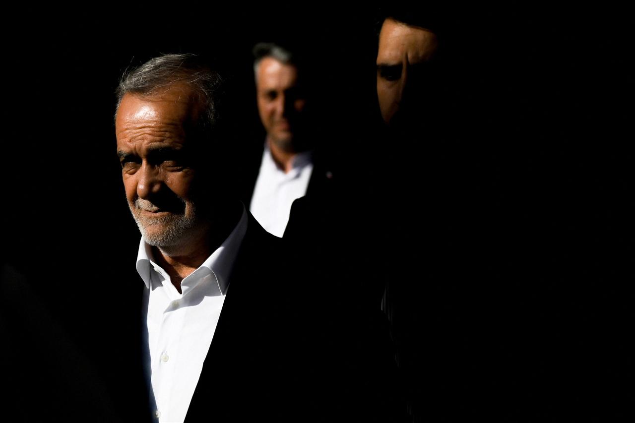 Iran's President Masoud Pezeshkian makes his way to his plane after his visit to the Iraqi city of Basra on September 13, 2024. (AFP Photo)