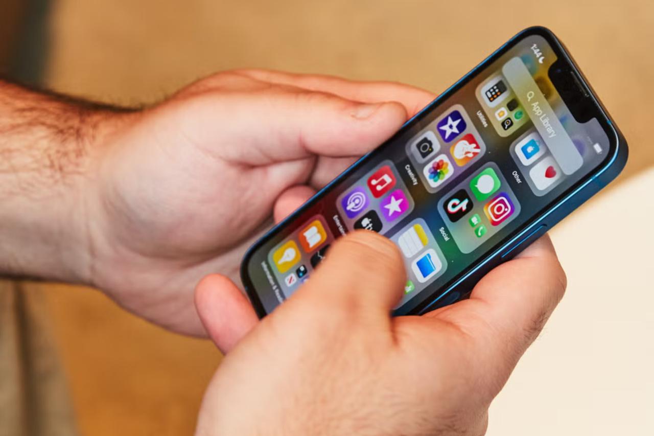 Social media use in Türkiye exceeds global average, raising addiction concerns