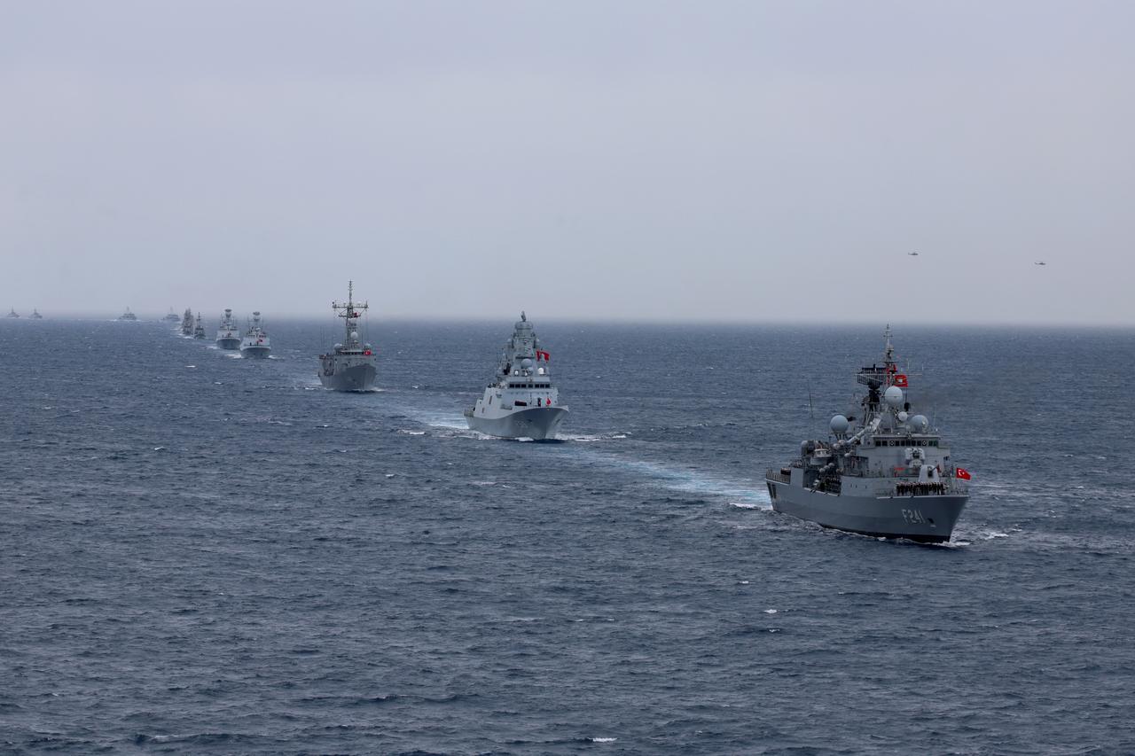 Türkiye's Yavuz class TCG Turgutreis (F-241) (R), Istanbul class TCG Istanbul (P515) (2nd R) and fast attack warships participate in the live-fire phase of the "Blue Homeland-2026" exercises in the eastern Mediterranean Sea, in Antalya on April 9, 2026. (AFP Photo)