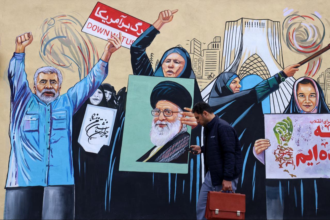 A man walks past an anti-USA and anti-Israel mural, in Tehran on April 8, 2026. (AFP Photo)