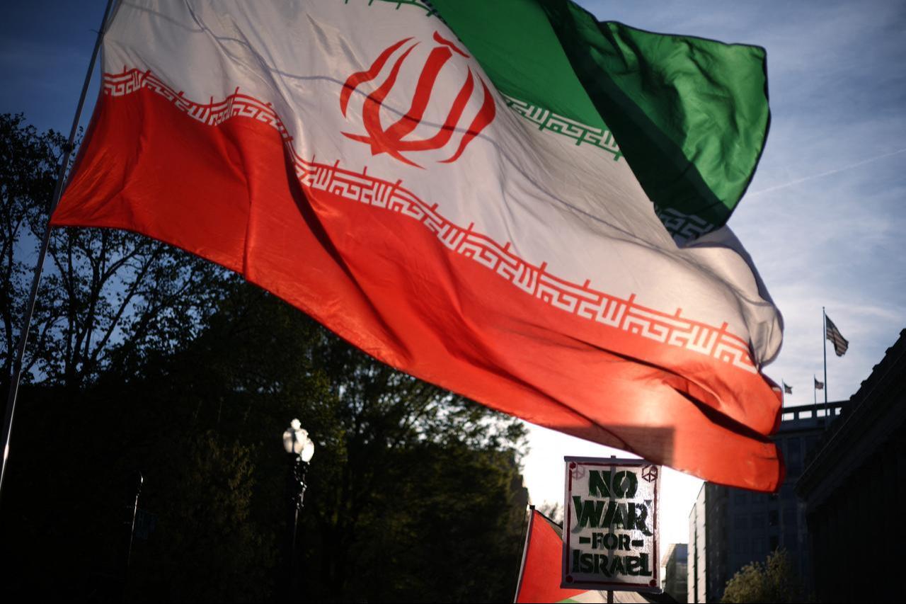 Demonstrators hold signs and flags as they gather near the White House to protest the war in Iran on April 8, 2026 in Washington, DC. (AFP Photo)