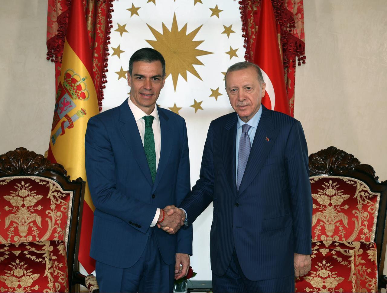 President Recep Tayyip Erdogan (R) receives Spanish Prime Minister Pedro Sanchez in Istanbul, Türkiye on May 23, 2025. (AA Photo)