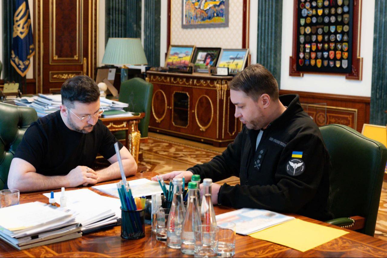 This handout photograph taken and released by the Ukrainian Presidential Press Service on January 2, 2026 shows Chief of the Military Intelligence of Ukraine Kyrylo Budanov (R) meeting with Ukraines President Volodymyr Zelensky in Kyiv, Ukraine. (AFP Photo/Ukrainian Presidential Service)