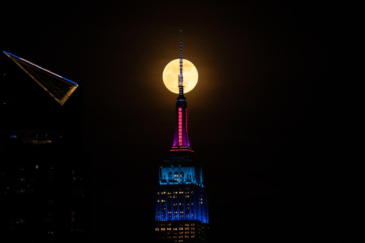 The "Pink Moon" rises over the Empire State Building, as seen from Union City, New Jersey, U.S., April 2, 2026. (AA Photo)