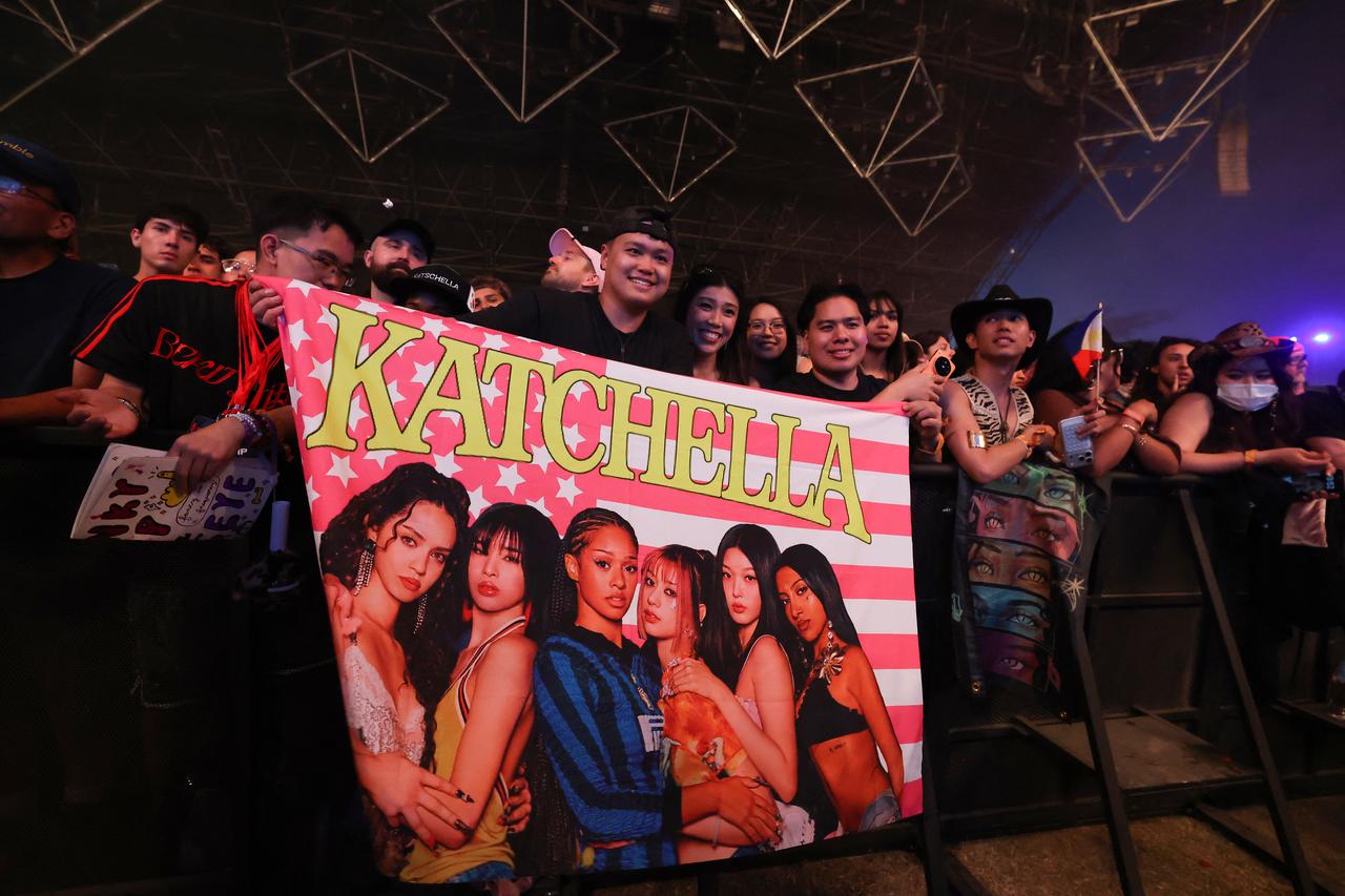 Fans hold a flag as girl group Katseye performs during the 2026 Coachella Valley Music and Arts Festival at the Empire Polo Club in Indio, California, April 10, 2026. (AFP Photo)