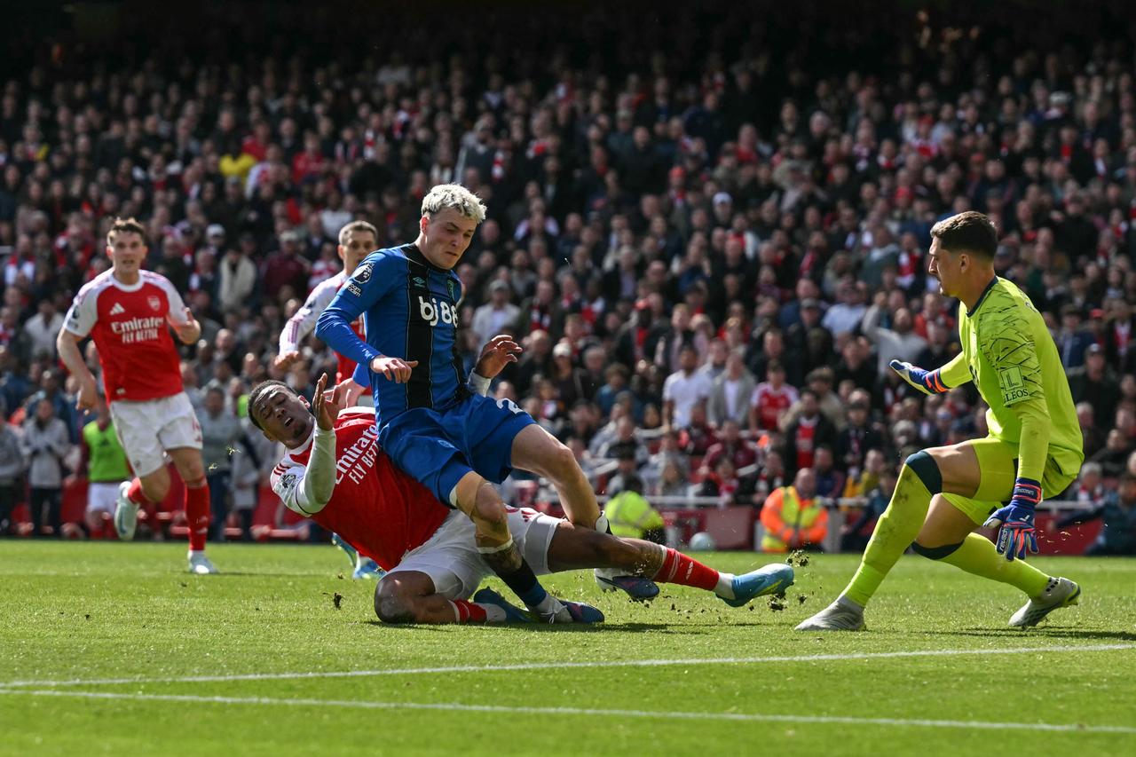 Enes Unal’s Bournemouth stun Arsenal in title race setback
