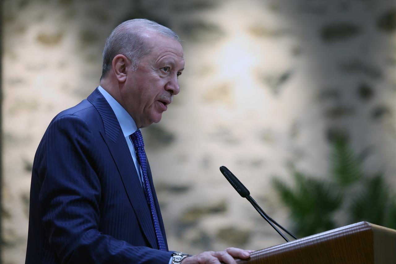 Erdogan tells Macron Lebanon attacks 'must not' sabotage ceasefire