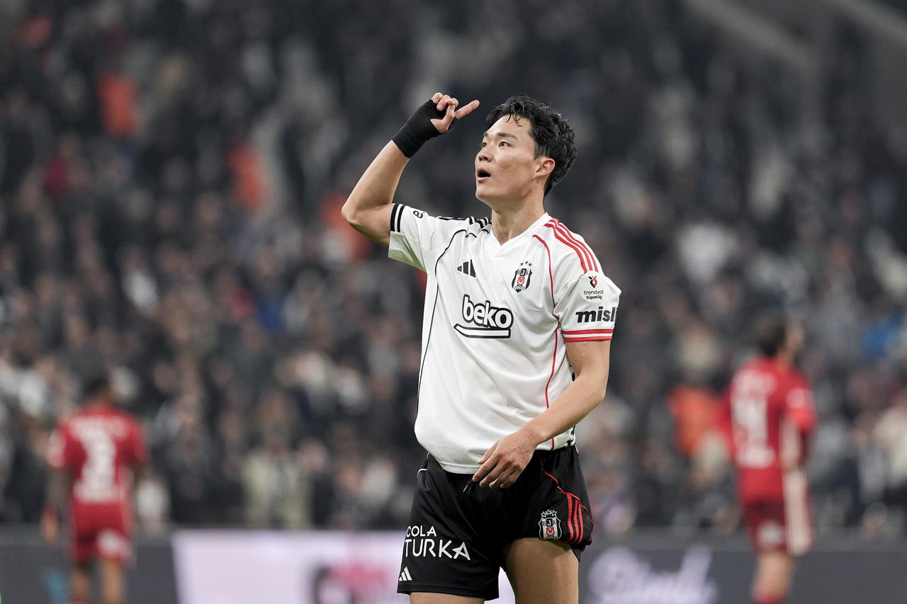 Hyeon-gyu Oh of Besiktas celebrates after scoring a goal during a Turkish Super Lig Week 29 match between Besiktas and Antalyaspor at Tupras Stadium in Istanbul, Turkiye, April 10, 2026. (AA Photo)