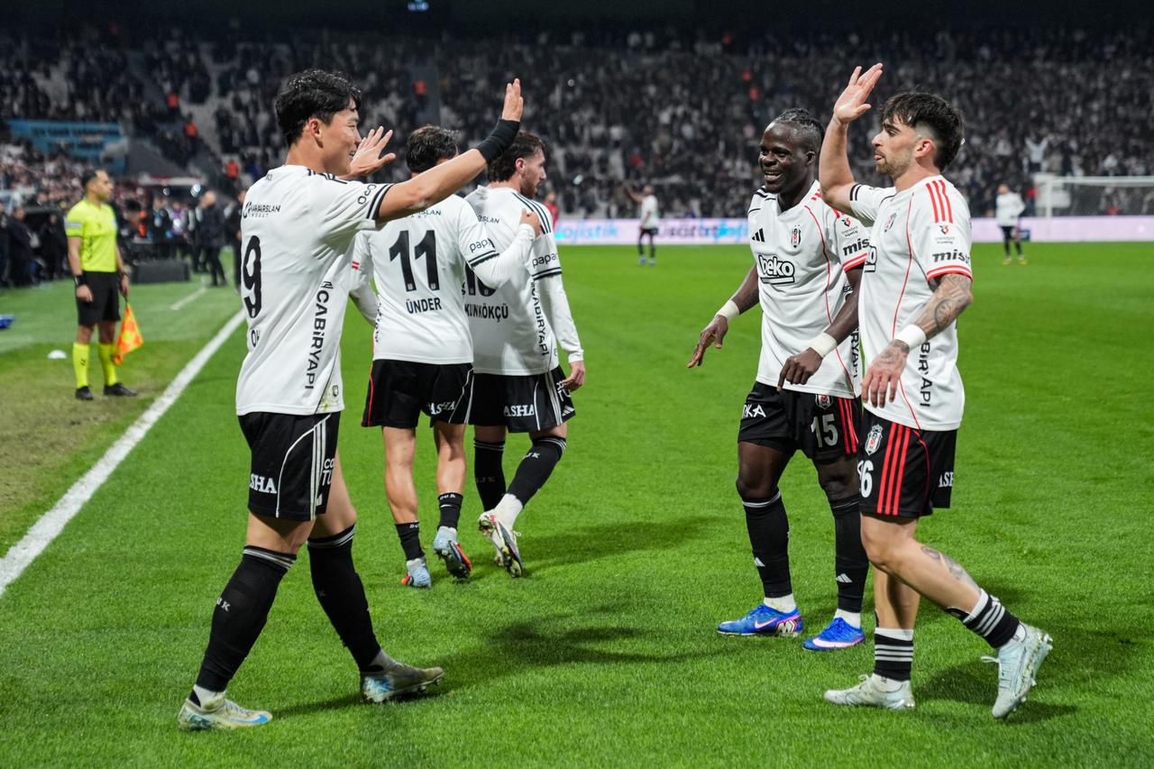 Besiktas player Oh Hyeon-gyu (9) celebrates with teammates after scoring a goal during a match between Besiktas and Hesap.com Antalyaspor at Tupras Stadium in Istanbul, Turkiye, April 10, 2026. (AA Photo)