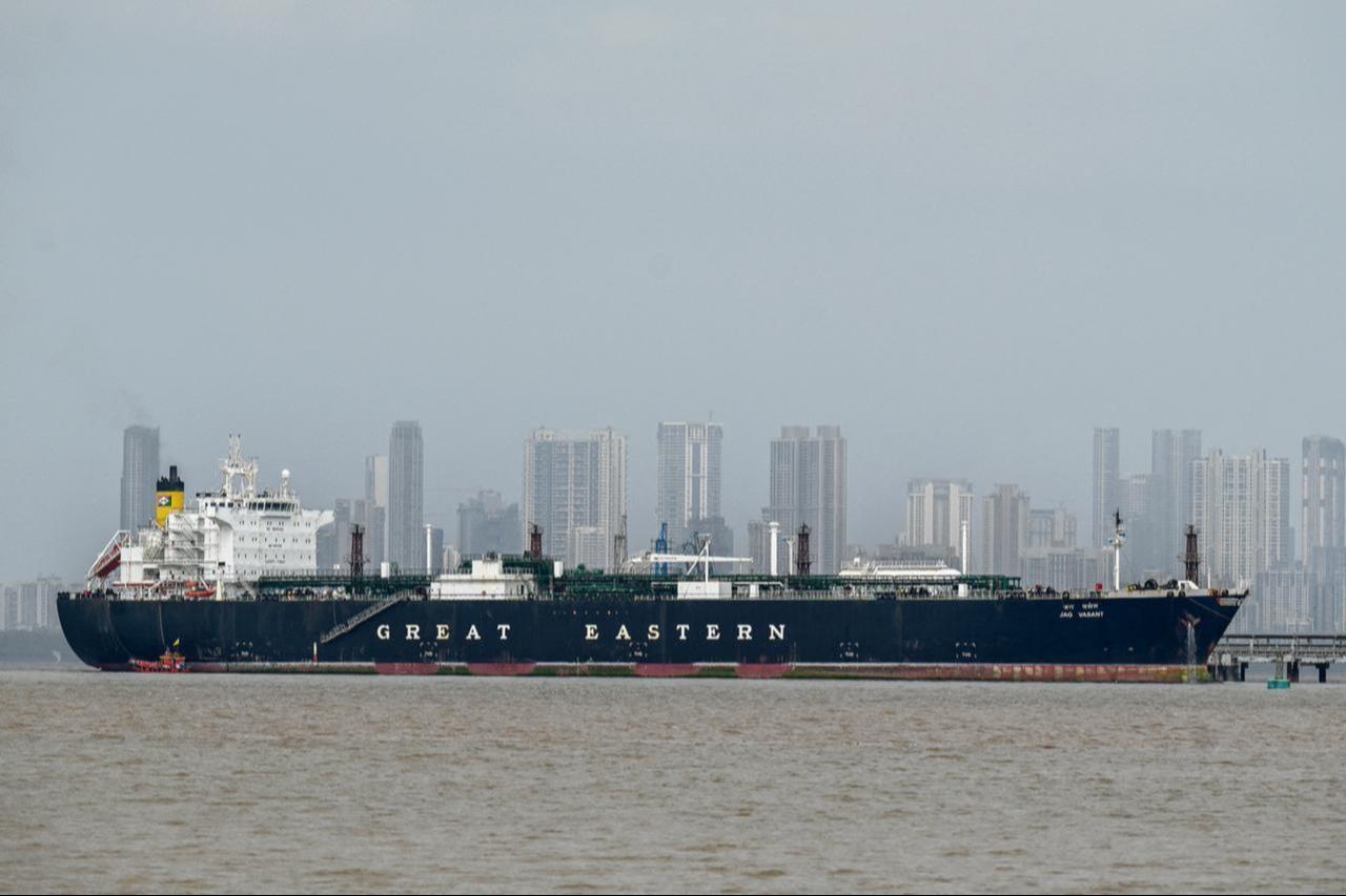 Jag Vasant, an Indian-flagged tanker carrying liquefied petroleum gas (LPG) that transited through the Strait of Hormuz amid the Middle East war, remains docked at an offloading terminal along the coast in Mumbai on April 1, 2026. (AFP Photo)