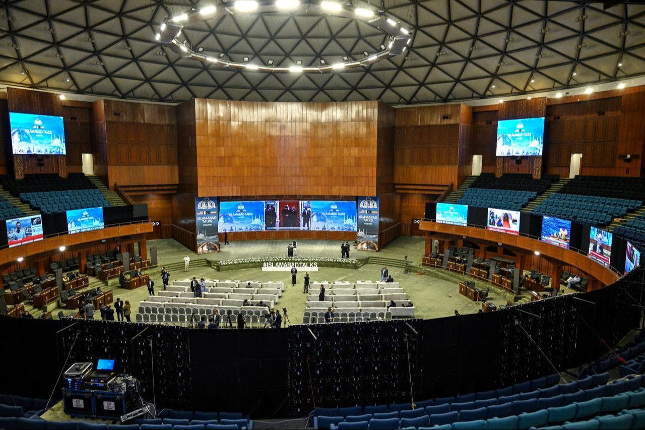 Journalists work at a media facilitation center ahead of US–Iran peace talks in Islamabad, Pakistan on April 11, 2026. (AFP Photo)
