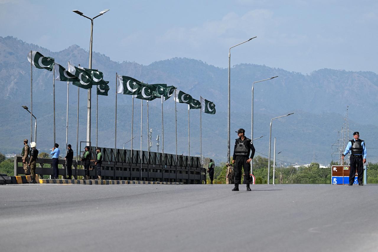 Security personnel stand guard on a bridge as a motorcade carrying US security officials makes its way toward the venue of the US–Iran talks in Islamabad, Pakistan on April 10, 2026. (AFP Photo)
