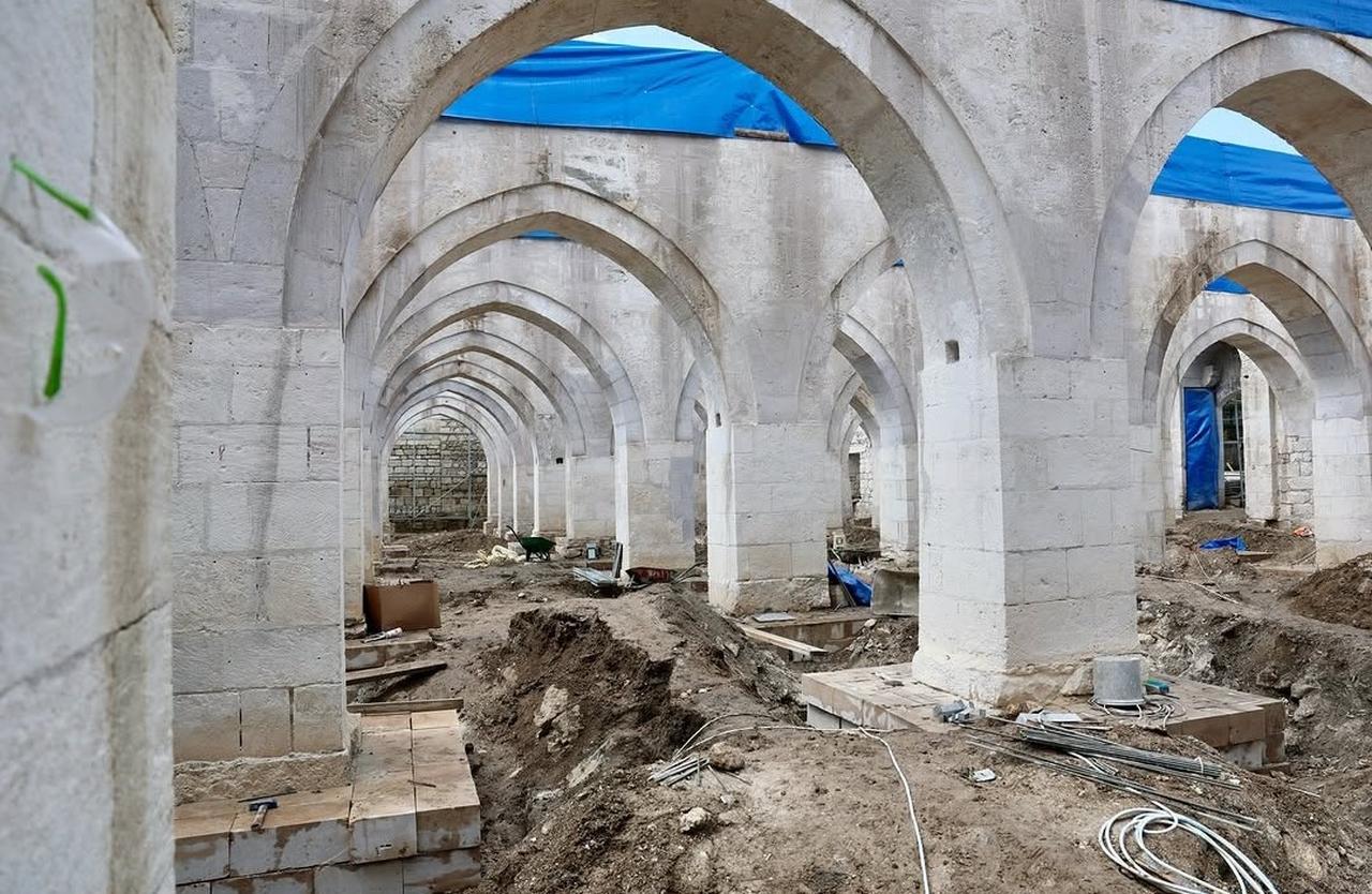 Inside the mosque, conservation teams are carrying out careful structural strengthening as part of ongoing restoration. Sivas, Türkiye, April 12, 2026. (IHA Photo)