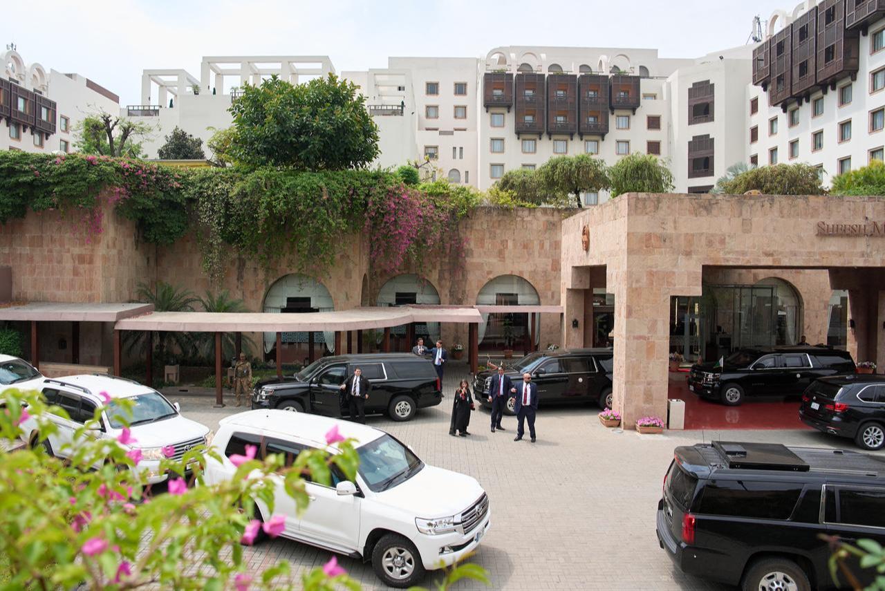 The motorcade of US Vice President JD Vance is seen after his arrival at the Serena Hotel in Islamabad on April 11, 2026, ahead of peace talks with Iran. (AFP Photo)