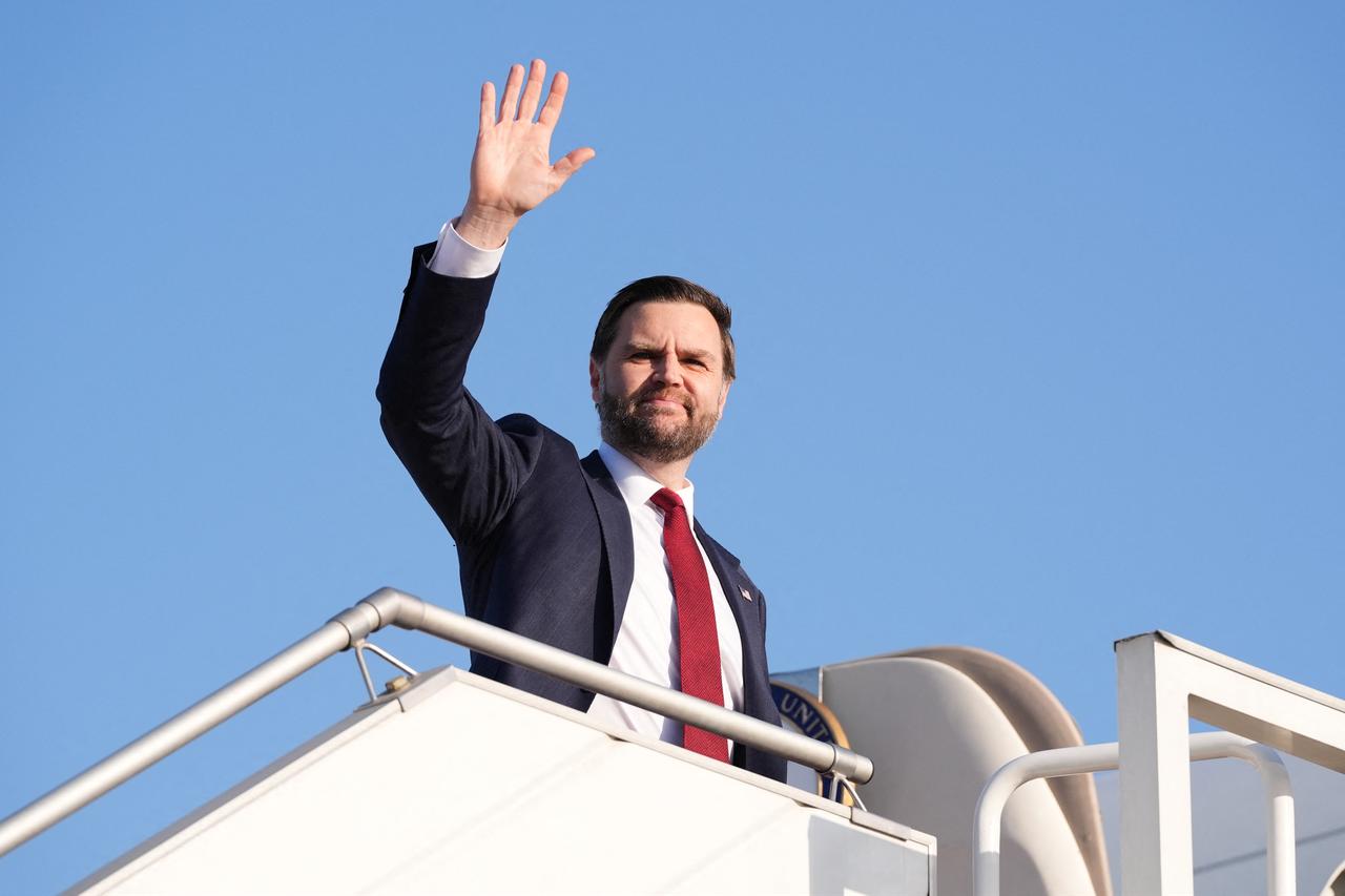 US Vice President JD Vance waves as he boards Air Force Two after attending talks on Iran in Islamabad on April 12, 2026. (AFP Photo)