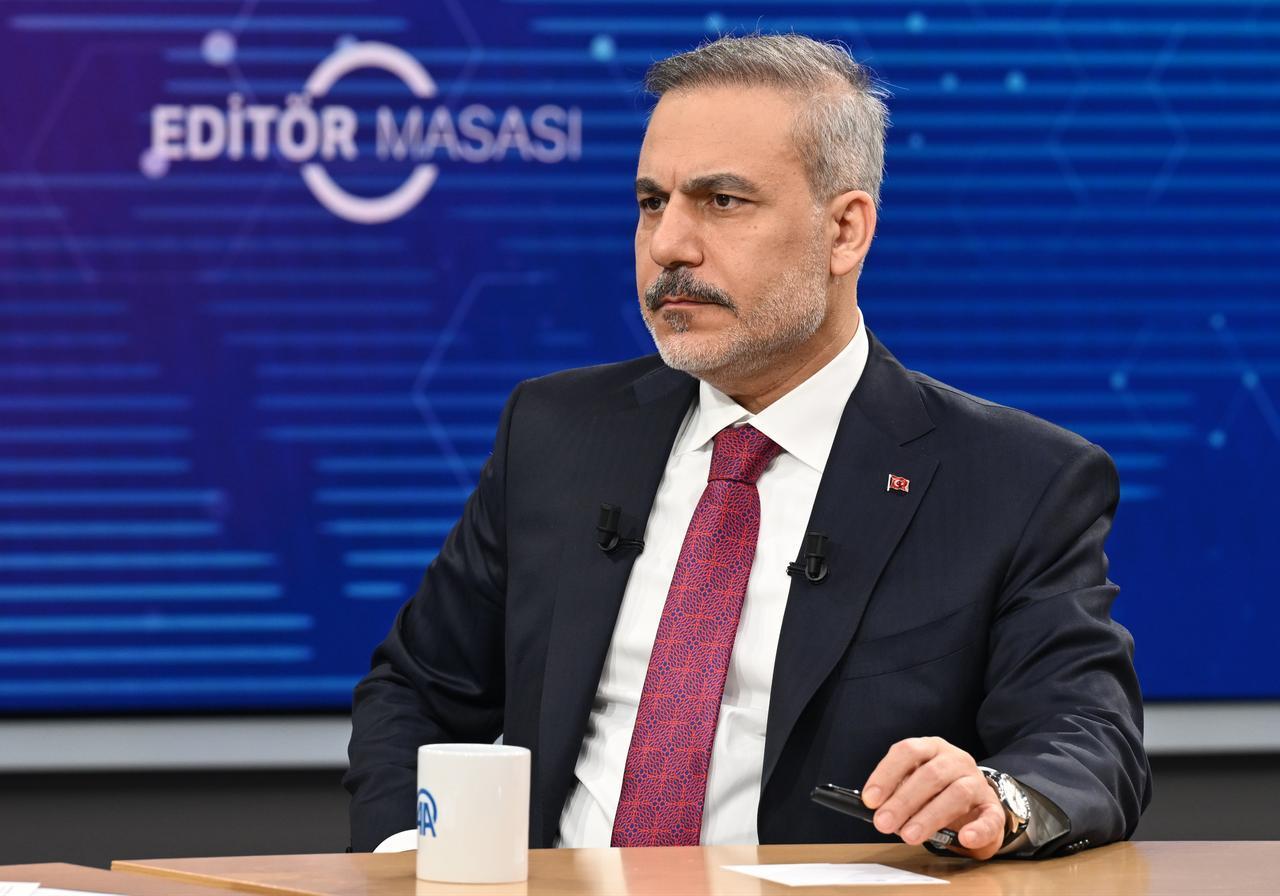 Turkish Foreign Minister Hakan Fidan speaks during his visit to Anadolu Agency’s Editorial Desk at the agency's headquarters in Ankara, April 13, 2026. (AA Photo)
