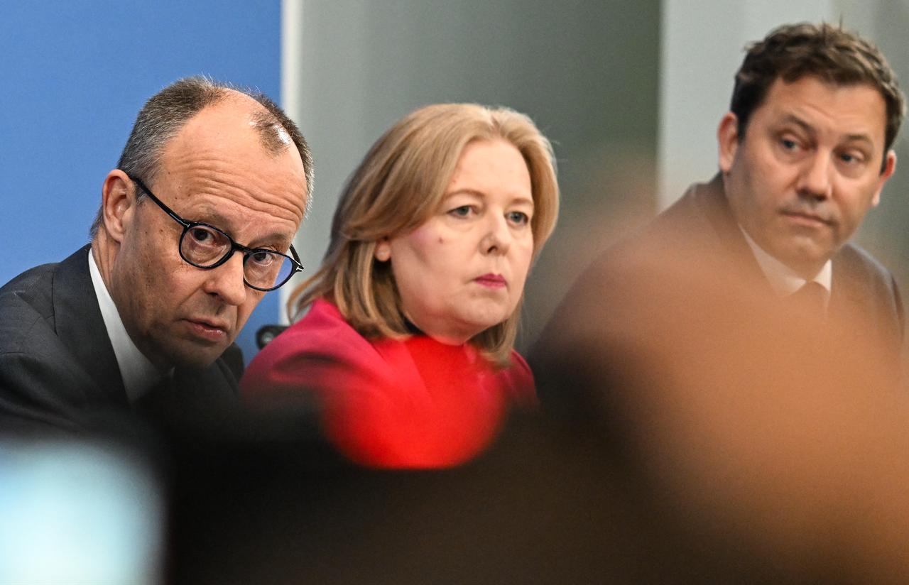(L-R) German Chancellor Friedrich Merz, German Minister for Labour and Social Affairs Baerbel Bas (SPD) and German Finance Minister and Vice Chancellor Lars Klingbeil (SPD) attend a press briefing on the results of their overnight coalition committee consultations,  at the Chancellery in Berlin, on April 13, 2026. (AFP Photo)