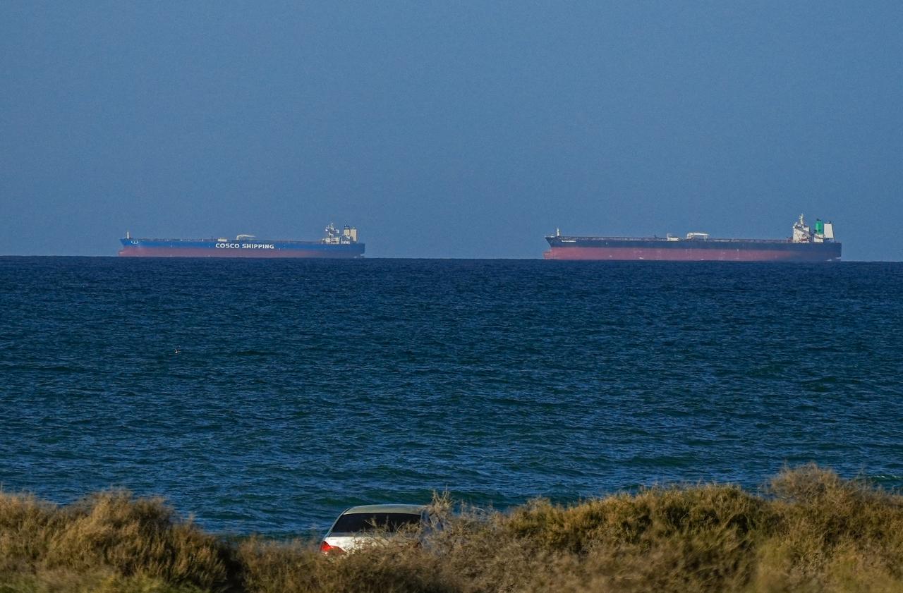 A view of the vessels passing through Strait of Hormuz following the two-week temporary ceasefire, seen in Oman, April 8, 2026. (AA Photo)