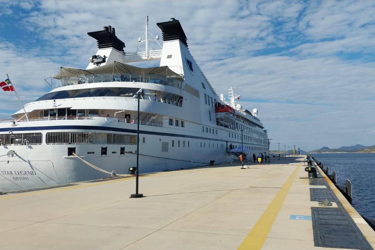 ‘Speed 2’ ship Star Legend docks at Bodrum