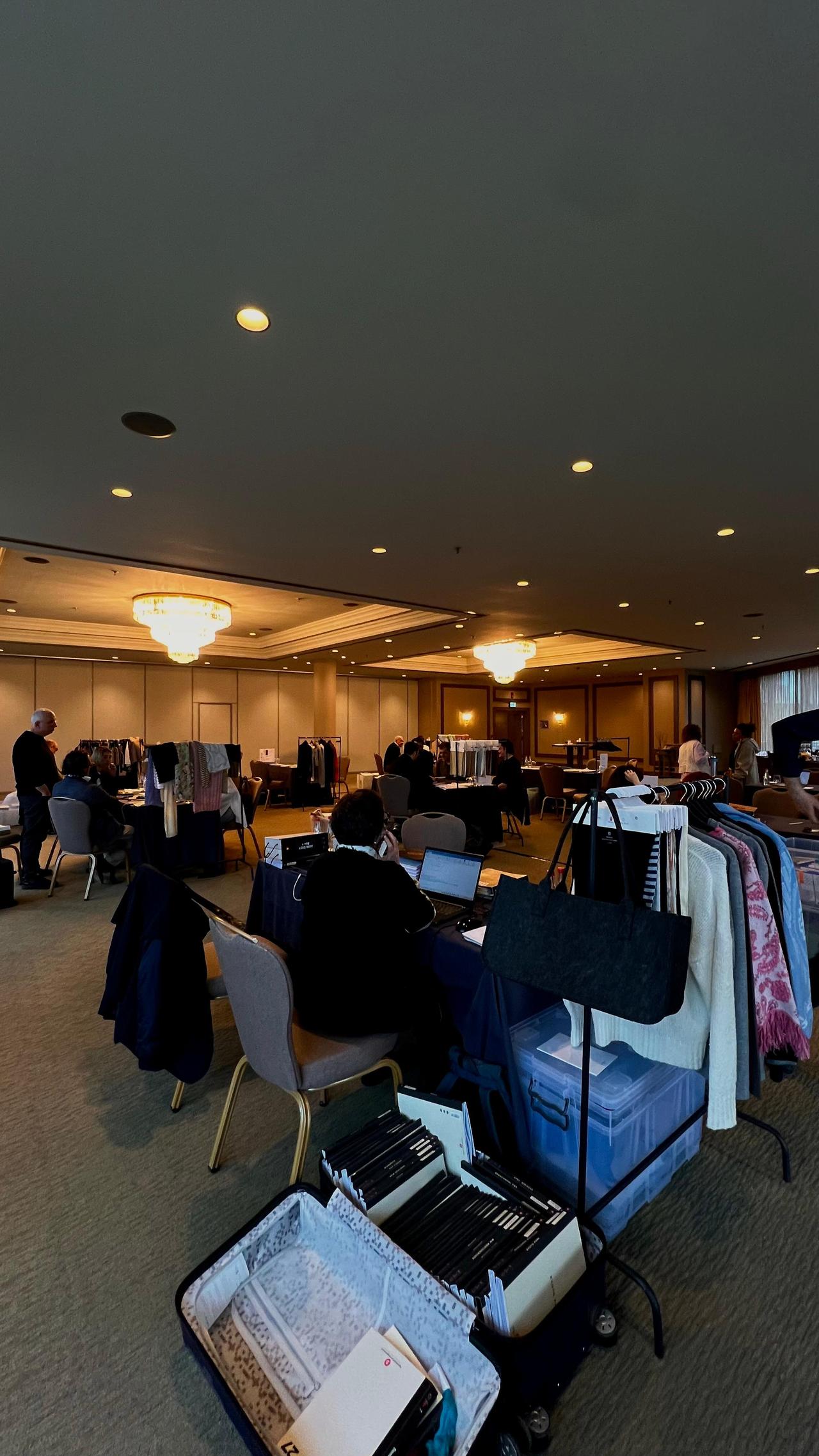 Inside the hall where Feel the Yarn took place, tables from nine Italian yarn companies are presented across the space (Photo by Türkiyetoday).
