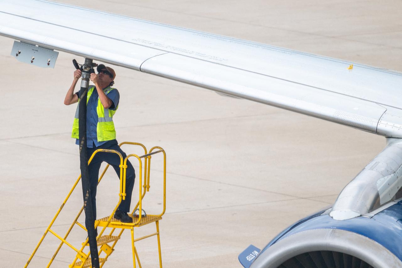 Jet fuel shortage ‘primary concern’ in EU as airlines push for joint kerosene buying