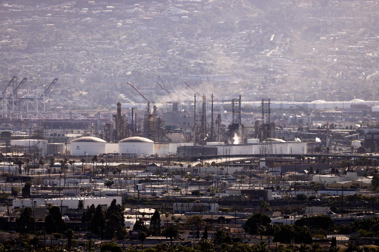 Oil drops, global stocks rebound on renewed US-Iran deal signals