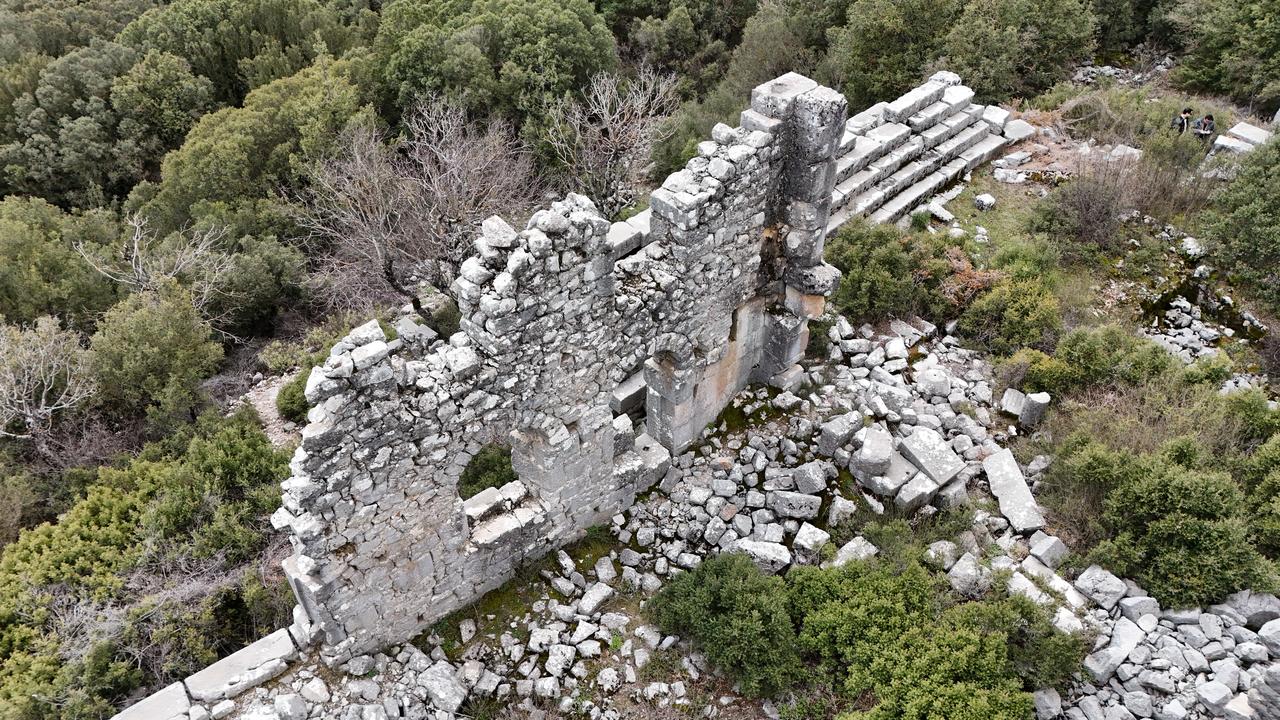 An aerial view shows the stone walls and structural remains of the ancient city of Adada, where ongoing archaeological excavations reveal a continuous settlement and advanced administrative structure spanning 17 centuries in Sutculer district of Isparta, Türkiye, April 9, 2026. (AA Photo)