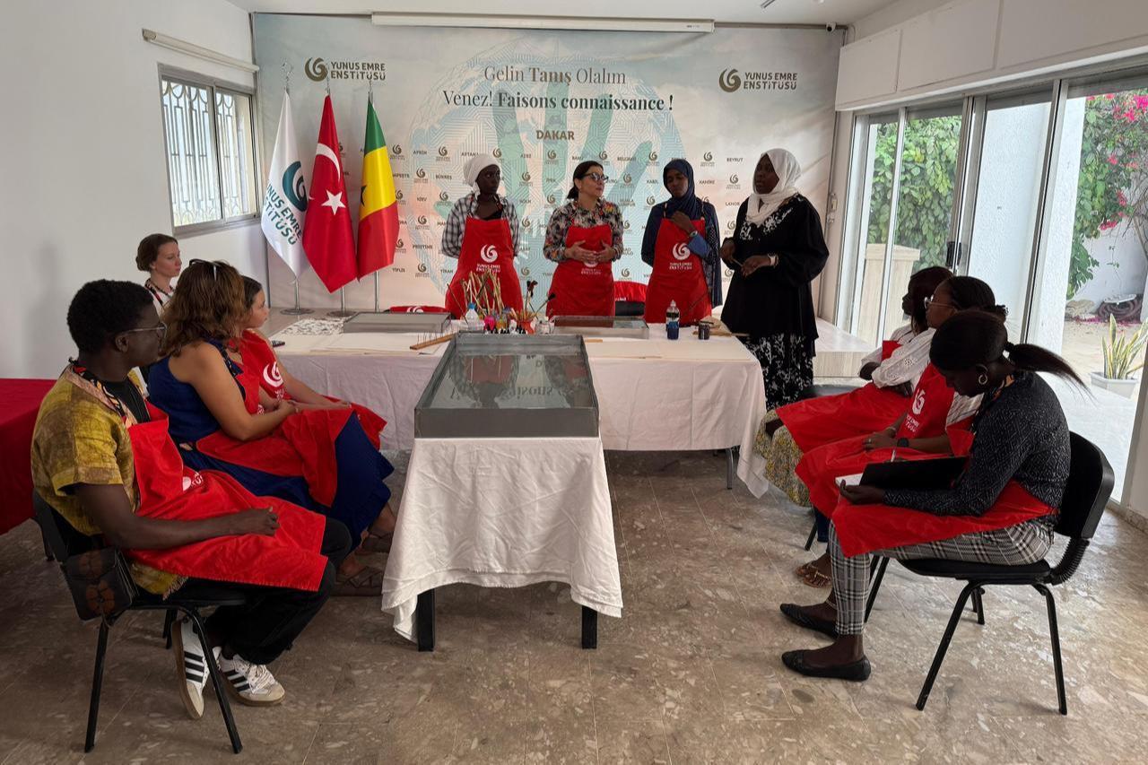 Participants explore the art of ebru during a workshop led by Turkish artist Eda Ozbekkangay at the Yunus Emre Institute in Dakar, Senegal, June 26, 2025. (AA Photo)