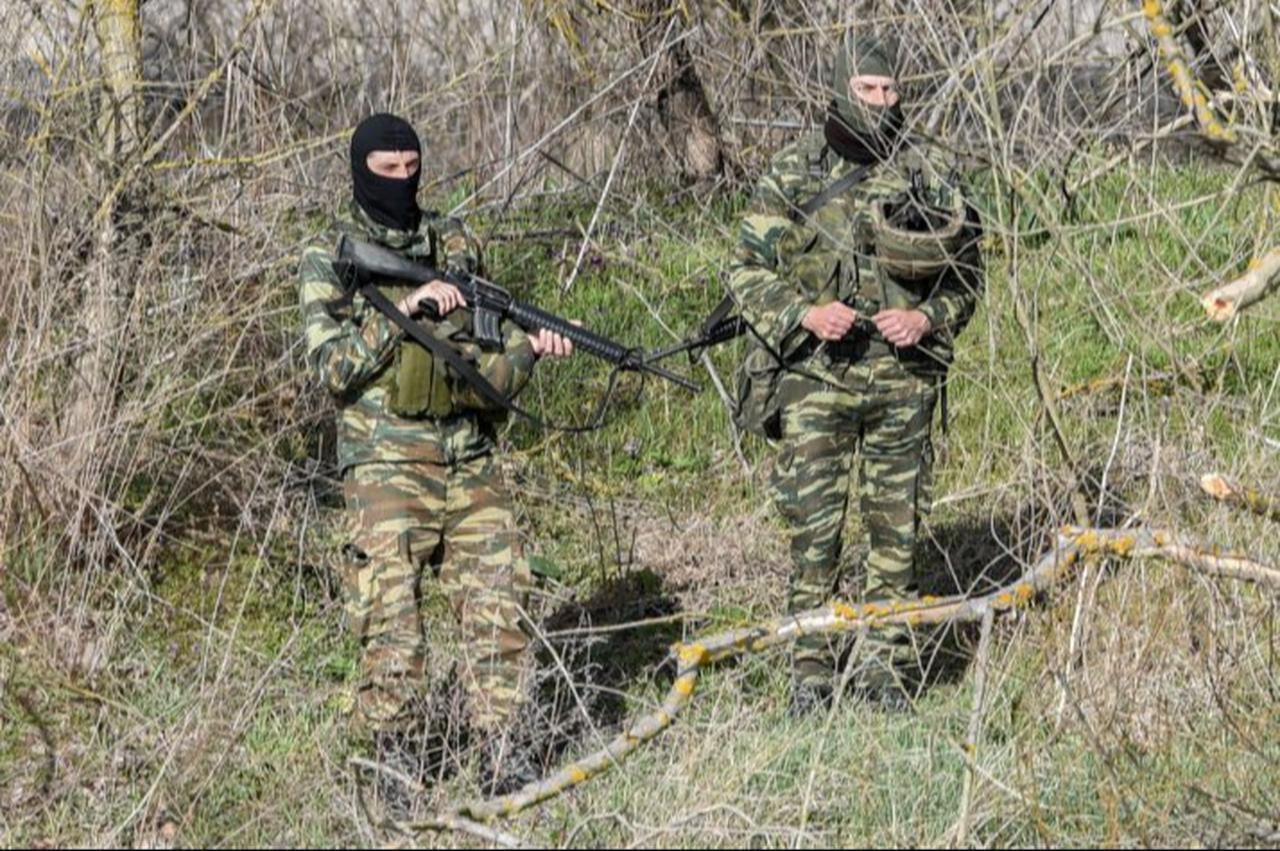 Greek soldiers patrol near the Evros river along the Greece-Türkiye border, on March 3, 2020. (AFP Photo)