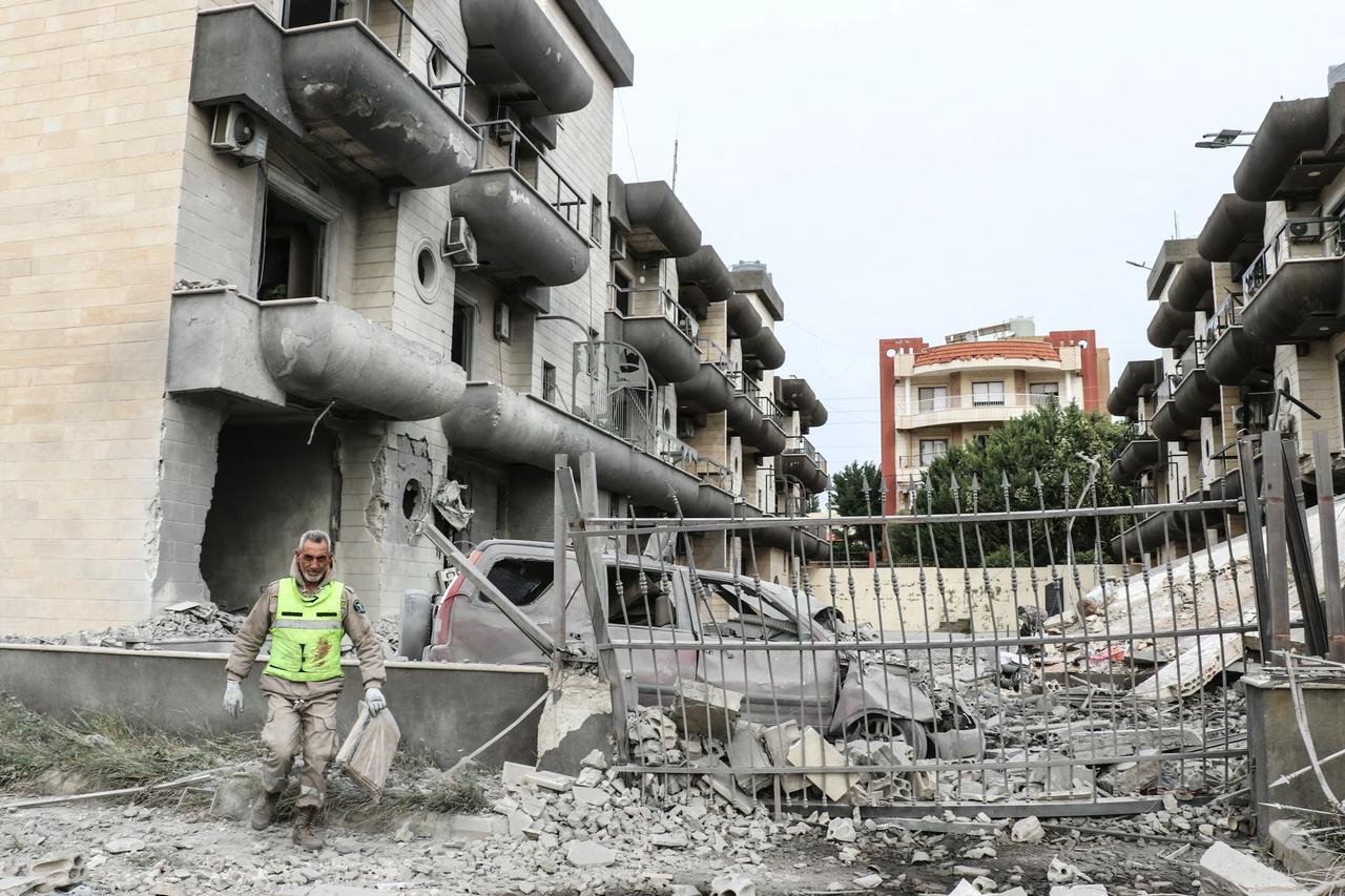 Israeli forces razing south Lebanon villages with Gaza-style tactics Image