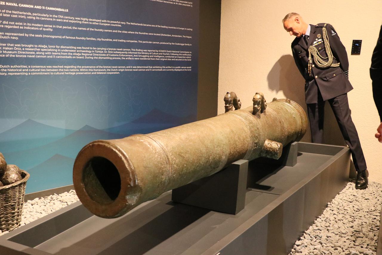 A 17th-century Dutch bronze naval cannon is displayed at the Izmir Culture and Arts Factory in Izmir, Türkiye, April 16, 2026. (AA Photo)