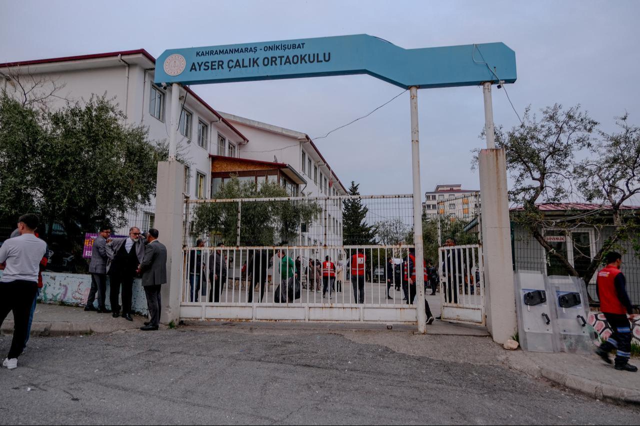 Families wait as Turkish police surround the school where a 13-year-old teenager opened fire in Kahramanmaras, Türkiye on April 15, 2026. (AFP Photo)