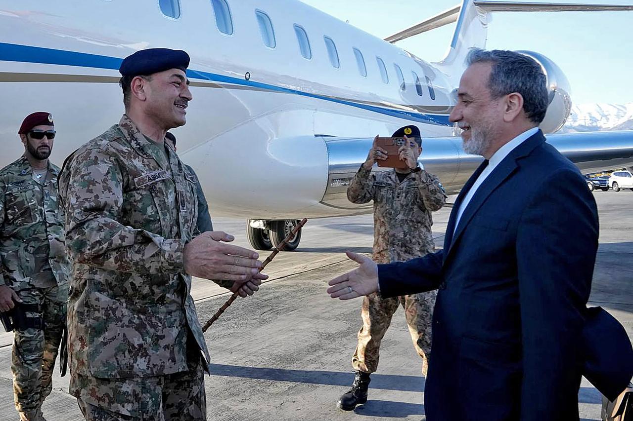 Pakistan keeps Iran-US backchannel alive as Munir set to meet Araghchi again Image