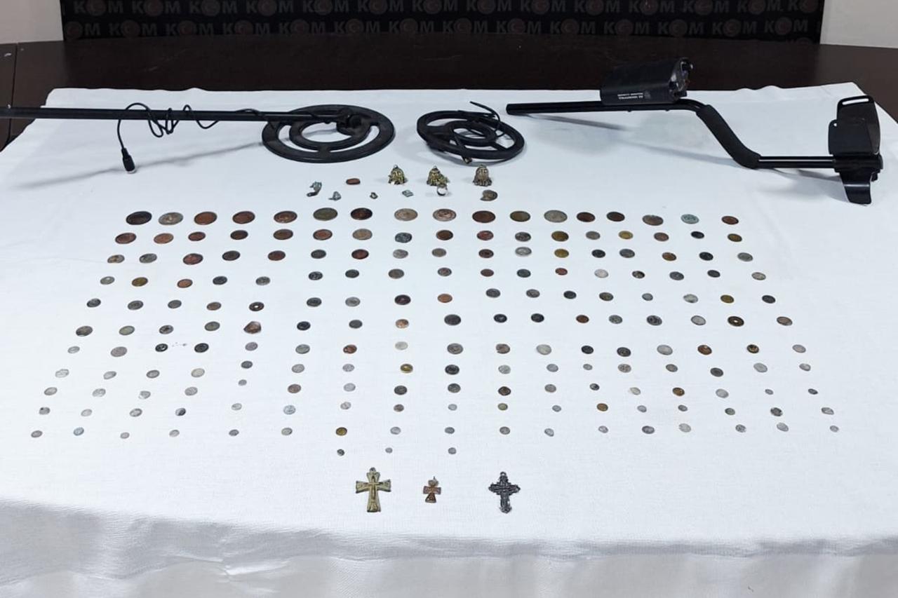 Police seize 203 historical objects in Izmir as illegal treasure hunting on the rise