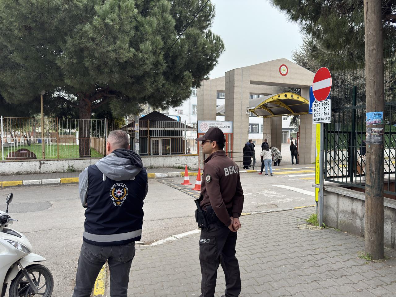 Following the attacks on schools in Sanliurfa and Kahramanmaras, police officers were deployed in front of all educational institutions across all 81 provinces. (AA Photo)