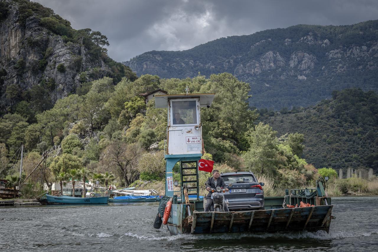 Türkiye's shortest ferry route links Dalyan's two shores in 50 seconds