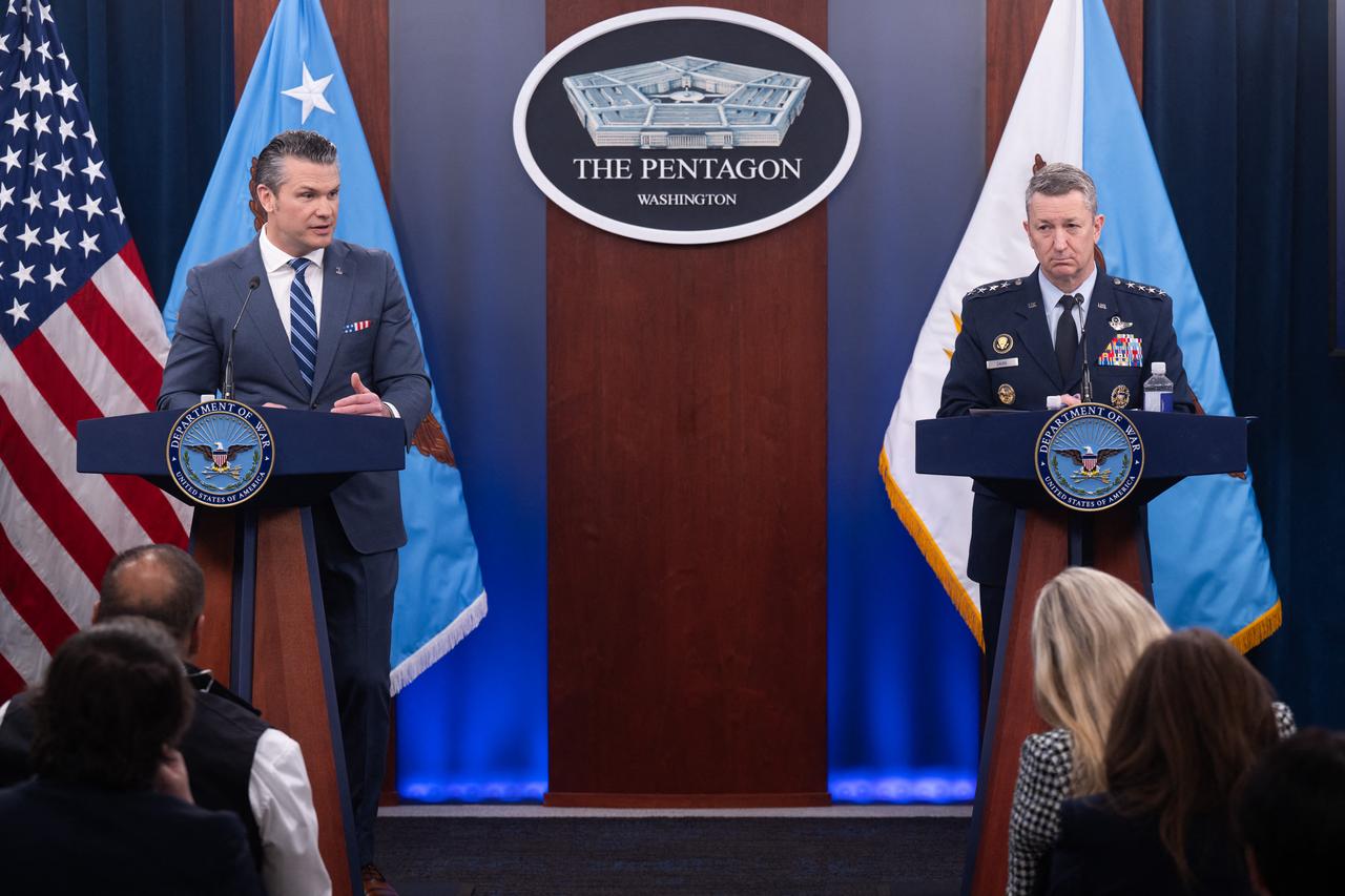 (L/R) US Secretary of Defense Pete Hegseth speaks alongside Chairman of the Joint Chiefs of Staff General Dan Caine during a press briefing at the Pentagon in Washington, DC, April 16, 2026. (AFP Photo)