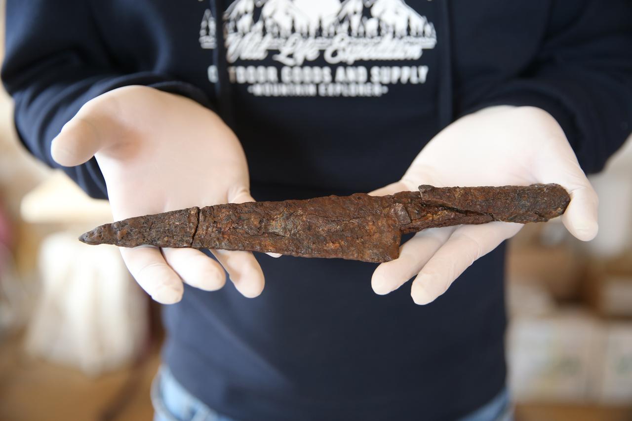 Archaeologists discover 1,500-year-old knife set in northern Türkiye